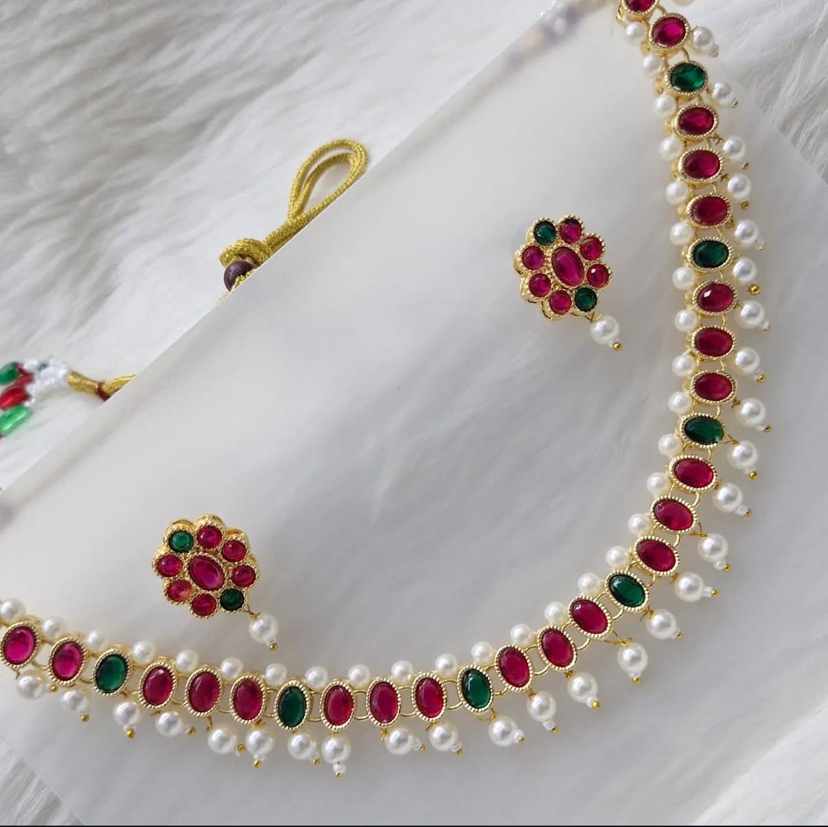 Lariya Oval Necklace